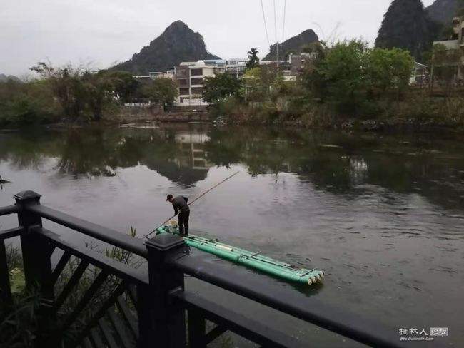 包含桂林市一轿车驶入江中车上七人的词条