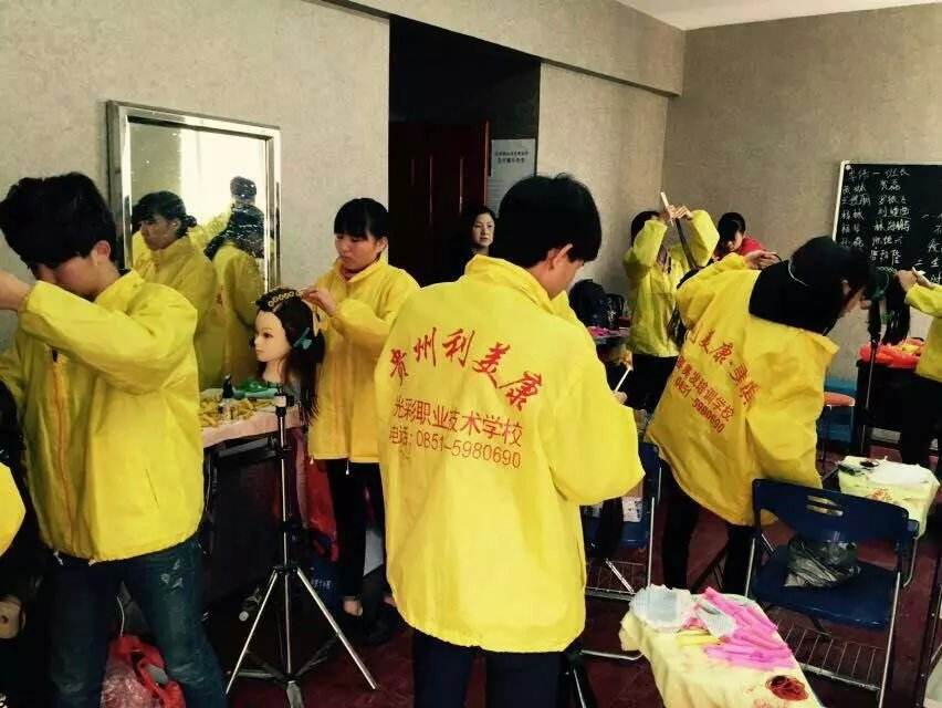 美容美发职业学校招生-美容美发培训职业学校公办