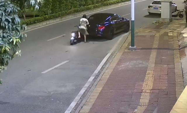 电瓶车撞到小轿车后逃逸-电瓶车撞上汽车逃逸后如何处理