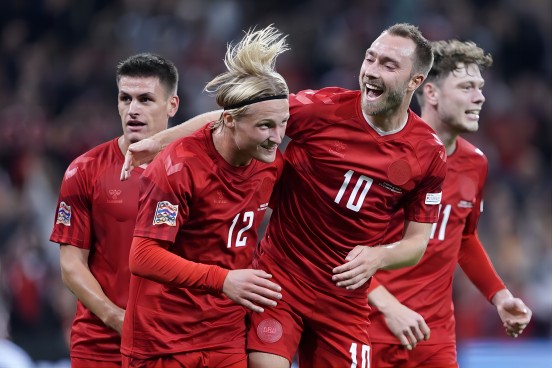 丹麦队的足球-丹麦队足球队爆炸头
