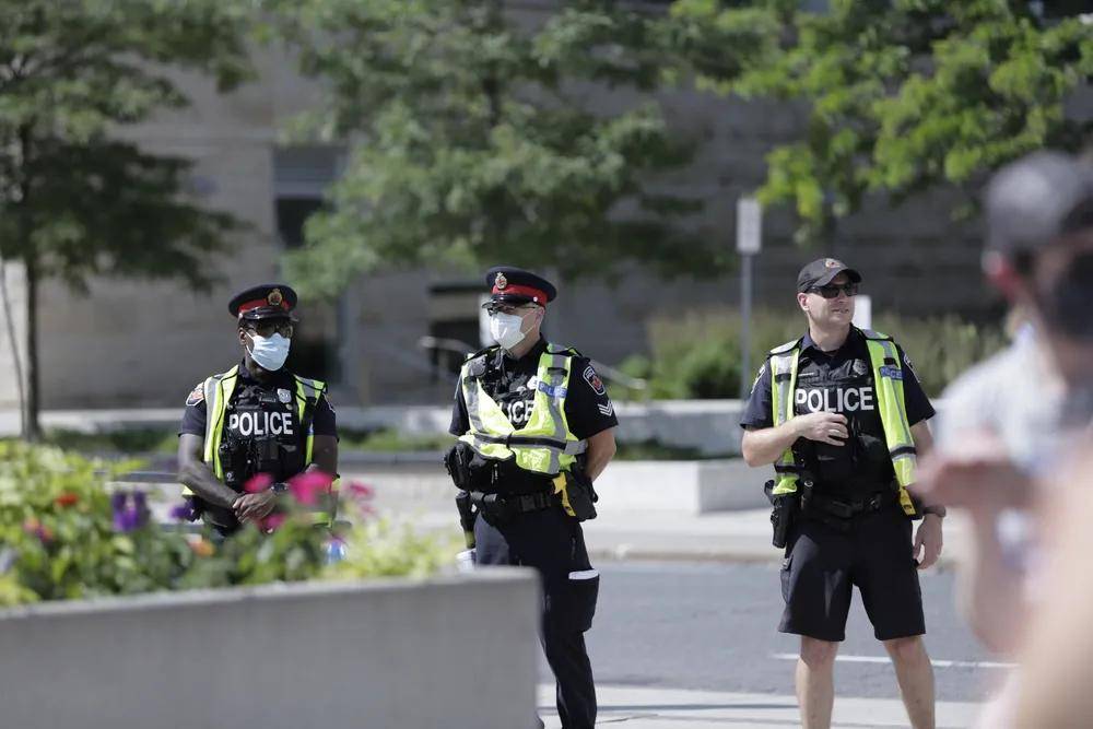 美国警察执法遇黑人特种兵-特种兵大战雇佣兵